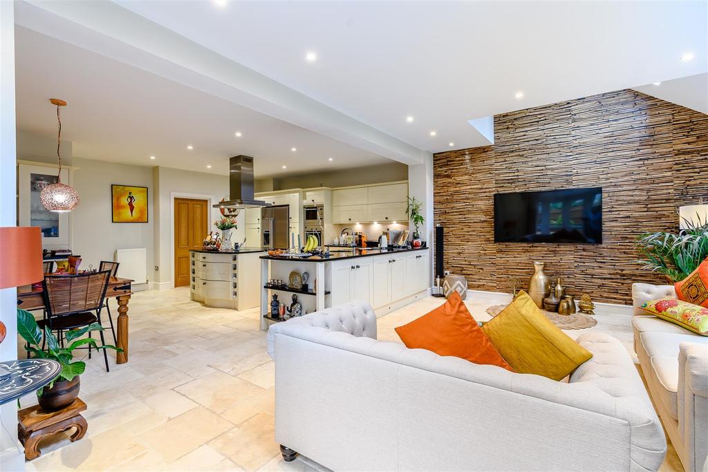 8443999-interior21.jpg