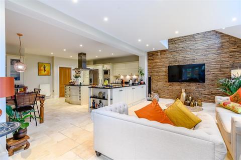 34b Blythe Way, Solihull, B91 3EY