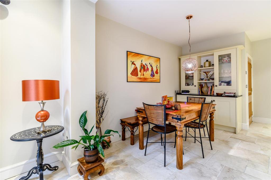 8443999-interior28.jpg