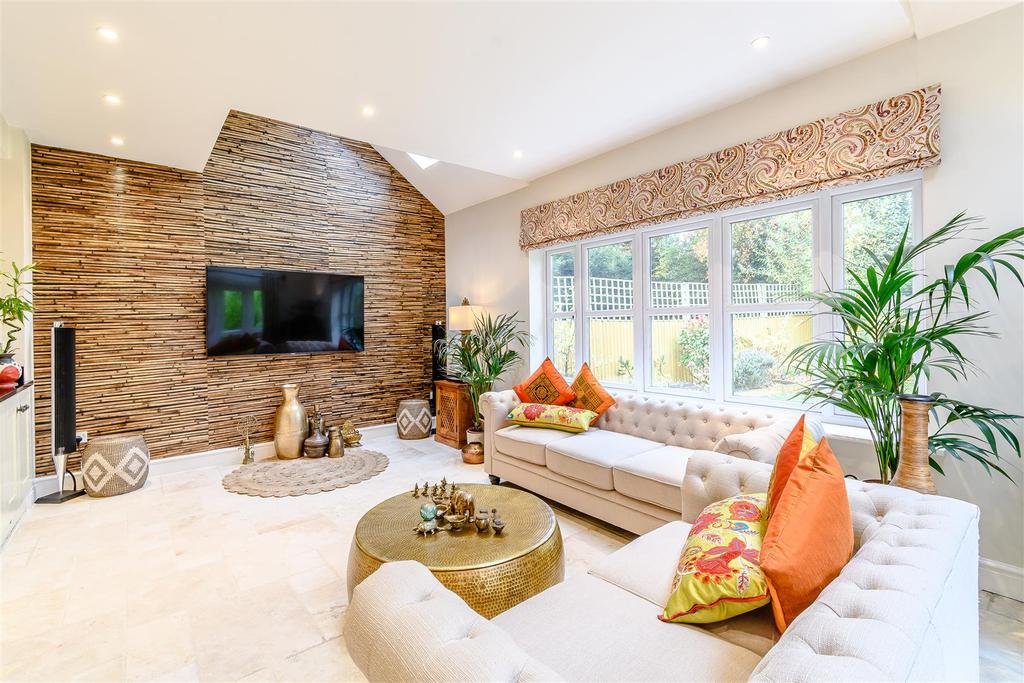 8443999-interior20.jpg