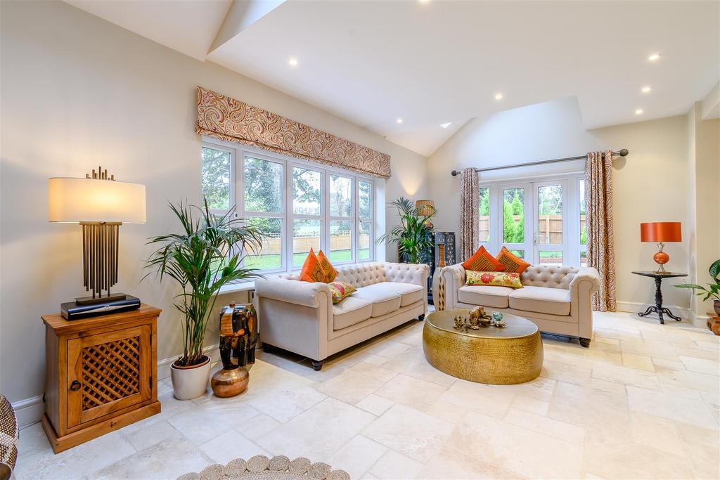 8443999-interior24.jpg