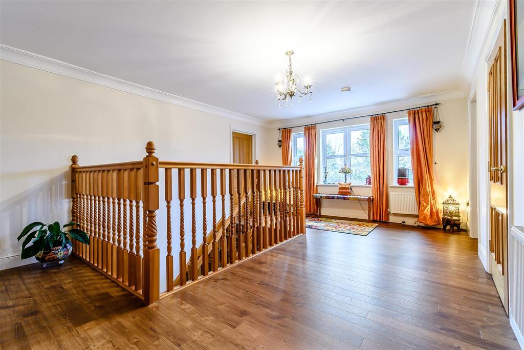 8443999-interior44.jpg