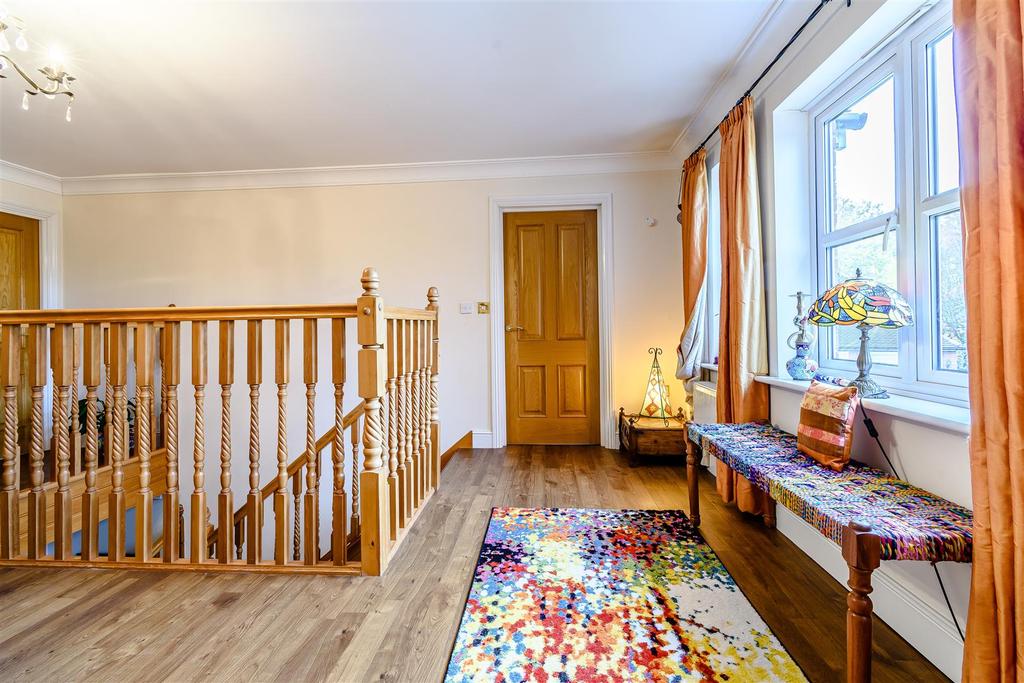 8443999-interior45.jpg