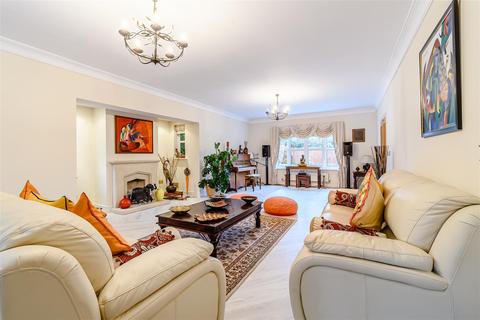34b Blythe Way, Solihull, B91 3EY