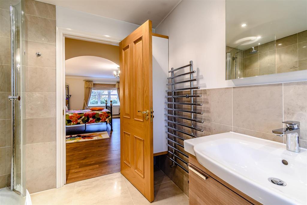 8443999-interior35.jpg
