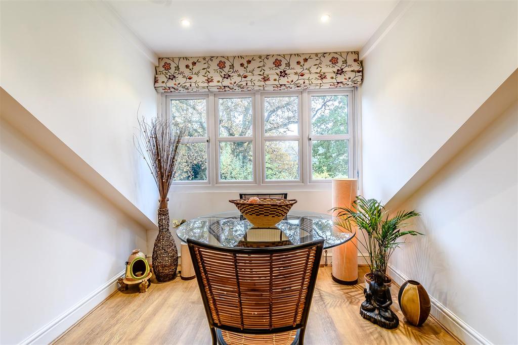 8443999-interior38.jpg
