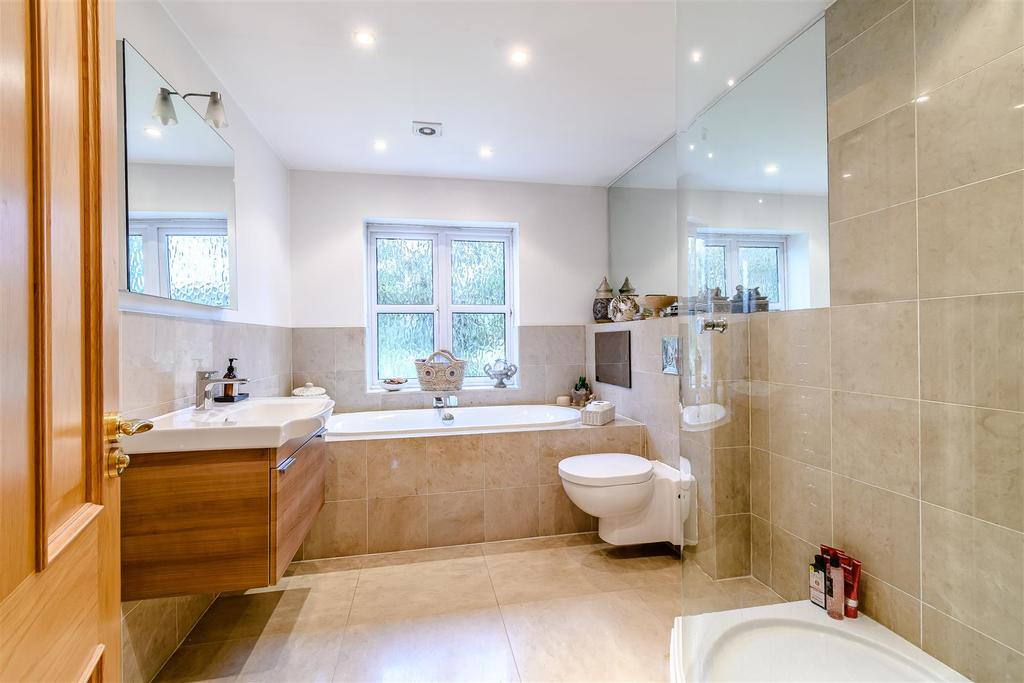 8443999-interior34.jpg