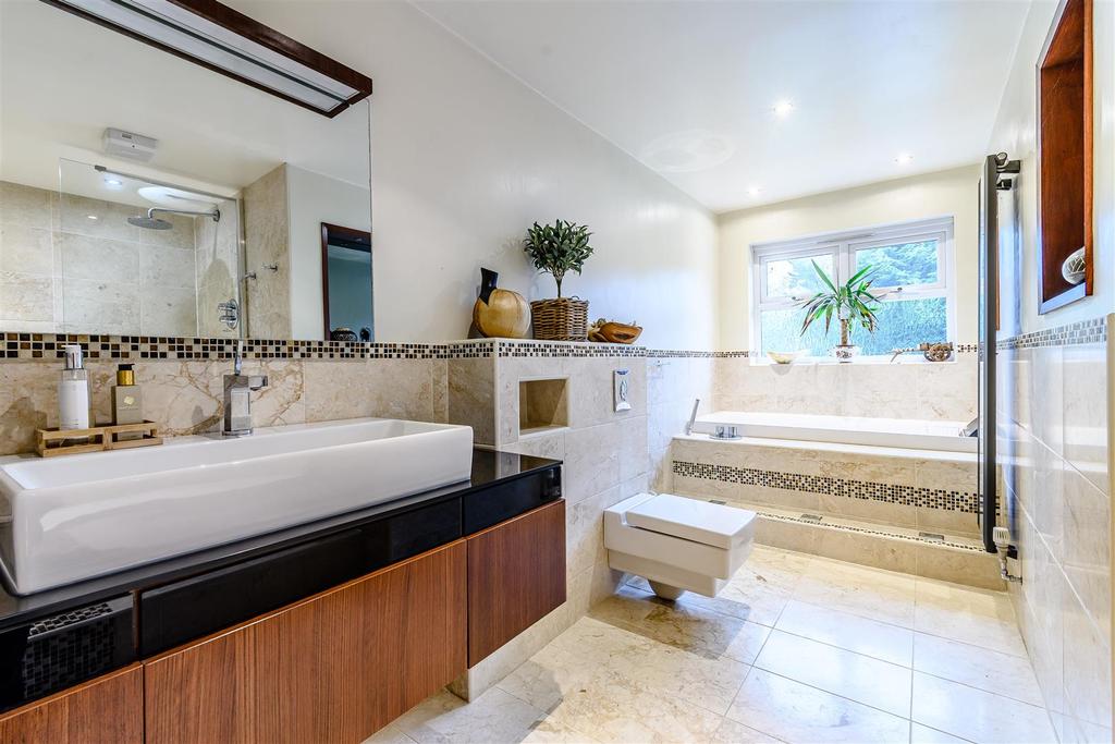 8443999-interior40.jpg