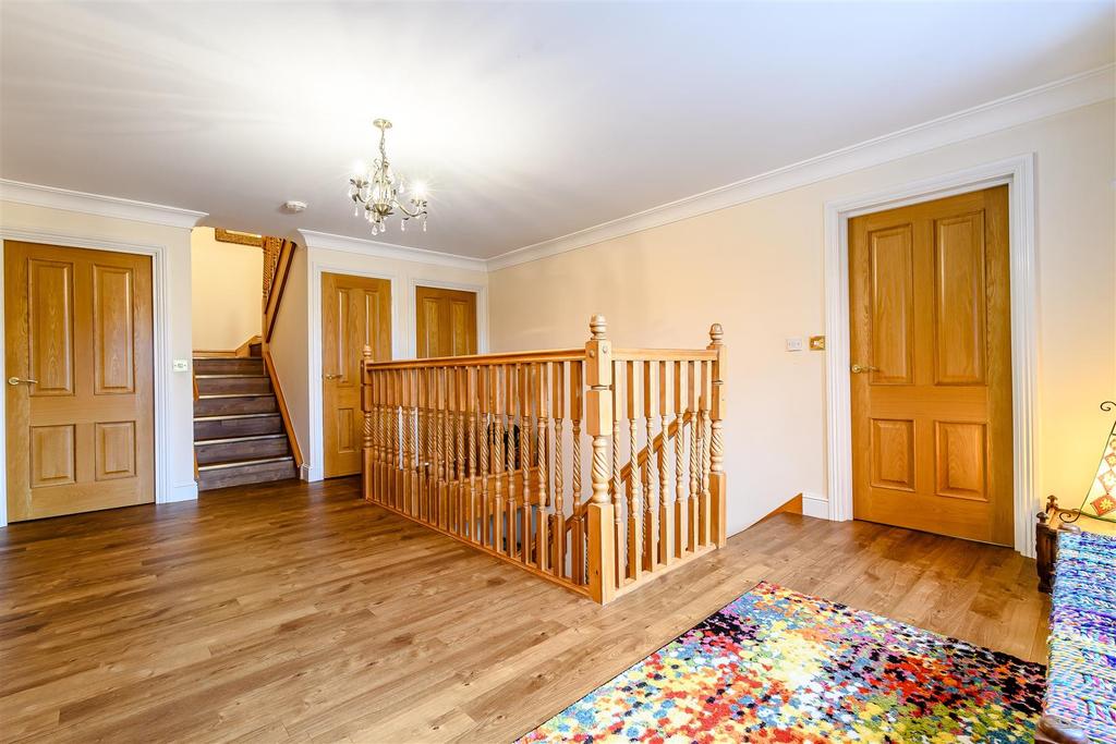 8443999-interior43.jpg