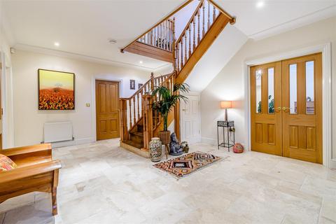 34b Blythe Way, Solihull, B91 3EY
