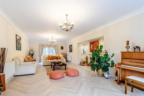 34b Blythe Way, Solihull, B91 3EY