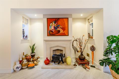 34b Blythe Way, Solihull, B91 3EY