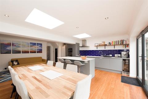 113 New Causeway, Reigate, RH2 7PP