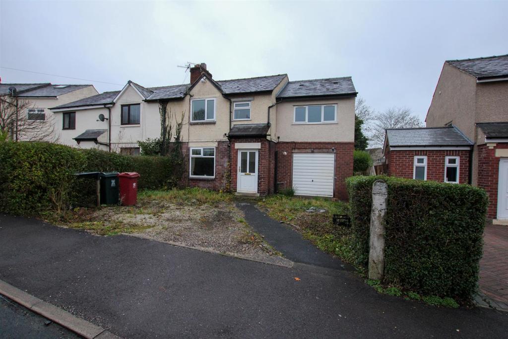 Calder Avenue, Billington, Clitheroe 4 bed semidetached house £175,000