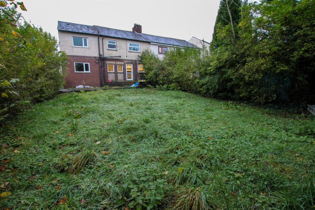 Calder Avenue, Billington, Clitheroe 4 bed semidetached house £175,000