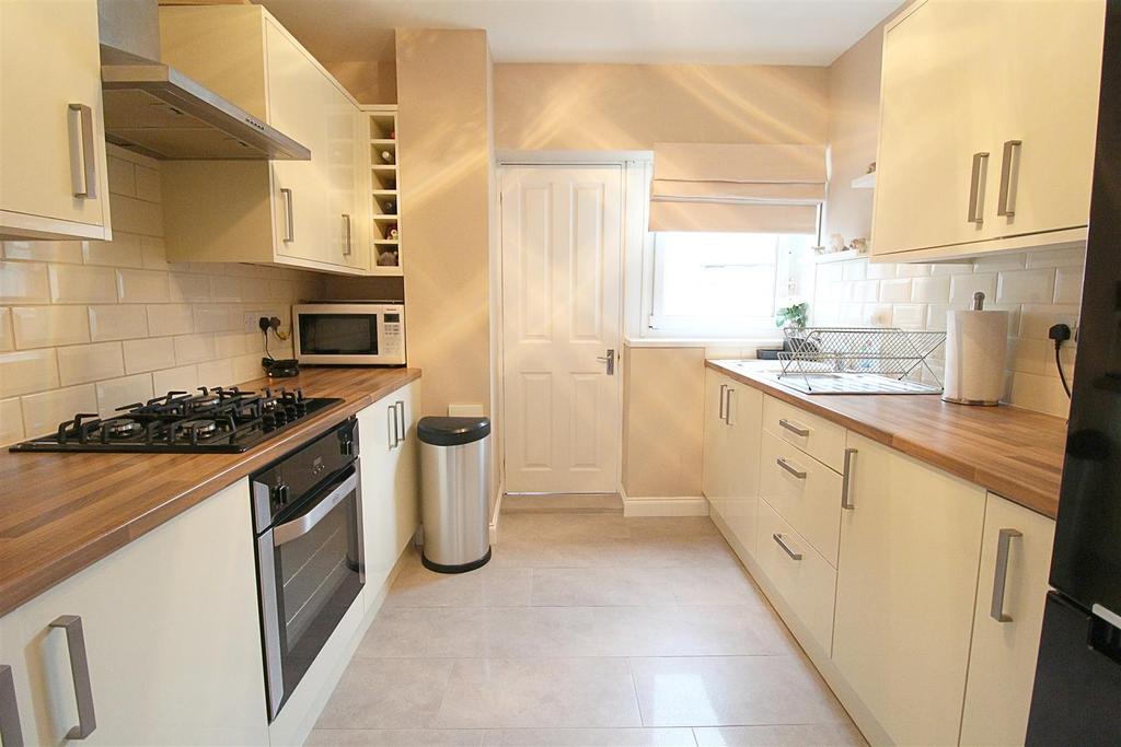 Fitted kitchen