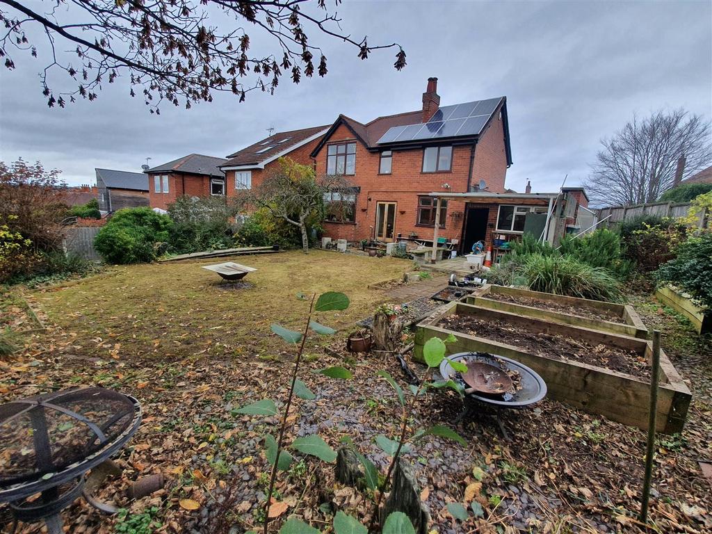Appleton Street, Warsop 4 bed detached house £240,000