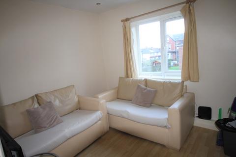2 bedroom flat to rent - Delph Court, Woodhouse, Leeds, LS6