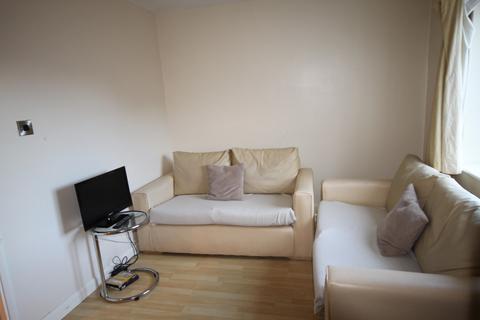 2 bedroom flat to rent, Delph Court, Woodhouse, Leeds, LS6