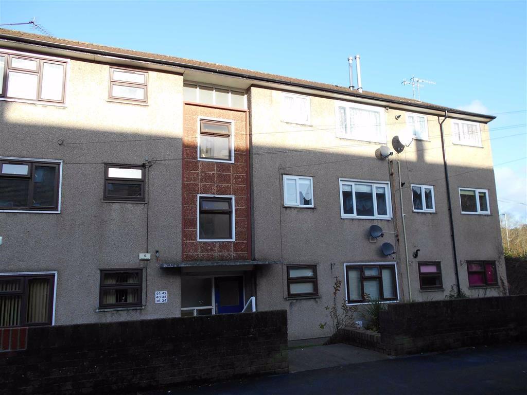 Claude Road, Caerphilly 3 bed flat £595 pcm (£137 pw)