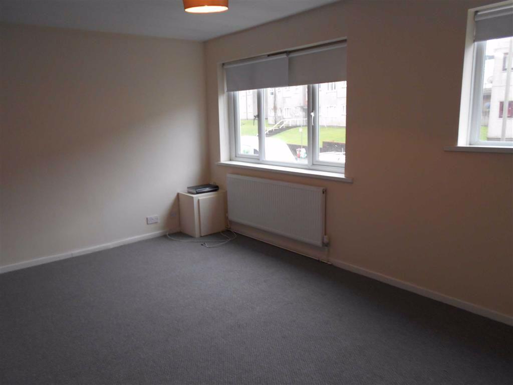 Claude Road, Caerphilly 3 bed flat £595 pcm (£137 pw)