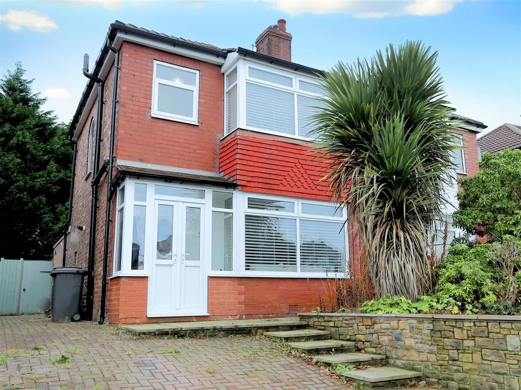 Hollinwood Avenue, Chadderton, Oldham 3 bed semidetached house £180,000