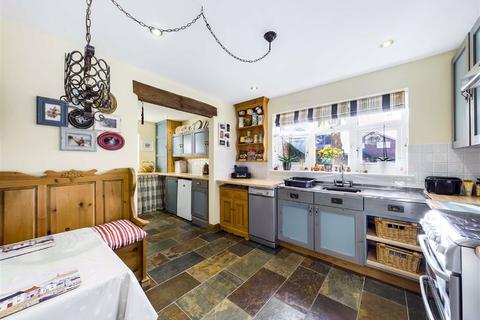 14 Apple Tree Close, Churchdown, Gloucester, GL3 1JT