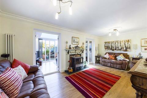 14 Apple Tree Close, Churchdown, Gloucester, GL3 1JT