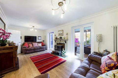 14 Apple Tree Close, Churchdown, Gloucester, GL3 1JT