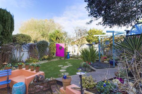 14 Apple Tree Close, Churchdown, Gloucester, GL3 1JT