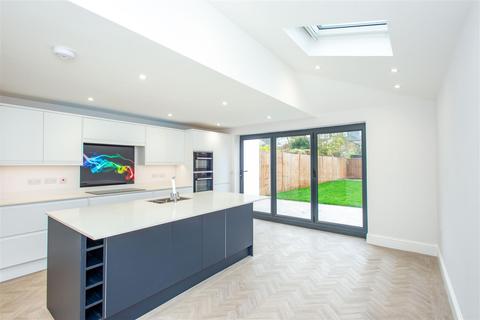 19 Pope Road, Bromley, BR2 9QA