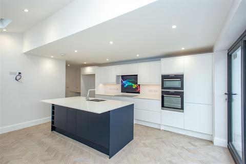 19 Pope Road, Bromley, BR2 9QA