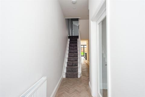 19 Pope Road, Bromley, BR2 9QA
