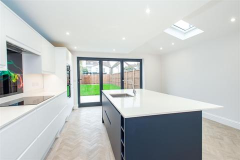 19 Pope Road, Bromley, BR2 9QA
