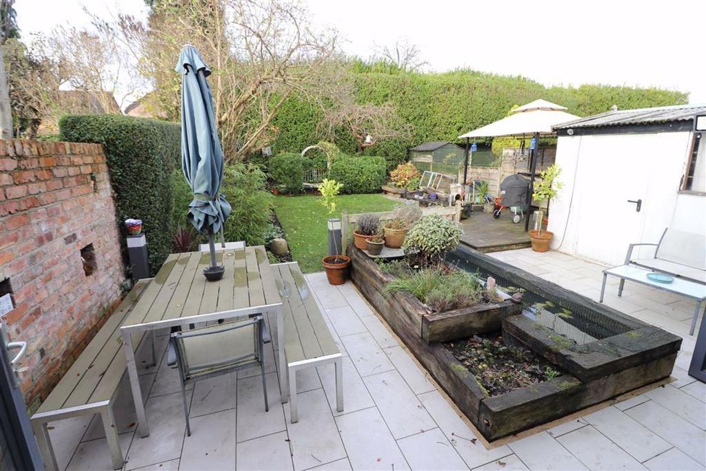 Sandhurst Avenue, West Didsbury, Manchester, M20 3 bed semidetached