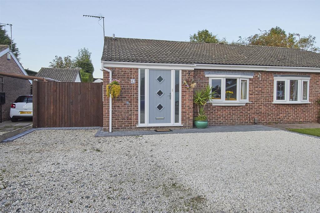 Kerry Close, Barwell 2 bed semidetached bungalow £185,000