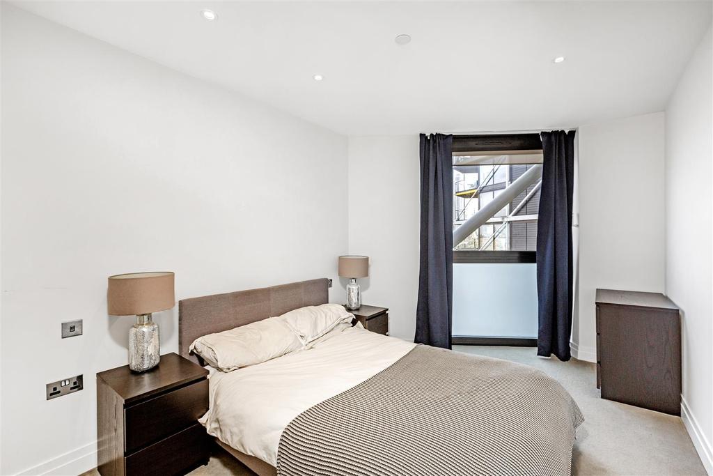 18578 garton jones    flat 213 4 riverlight   15.j
