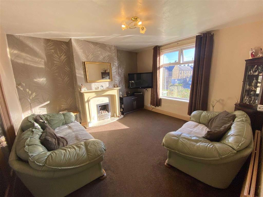 Long Lane, Dalton, Huddersfield, HD5 3 bed terraced house £140,000