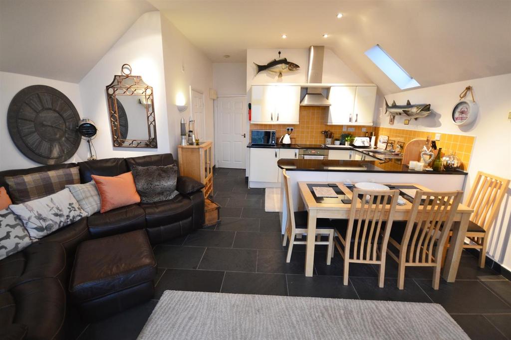 Pendine Manor, Pendine 2 bed apartment £175,000