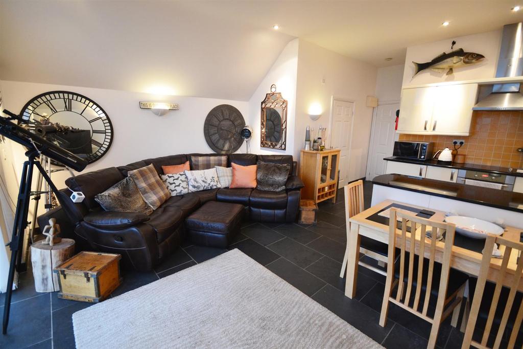 Lounge and kitchen diner.jpg