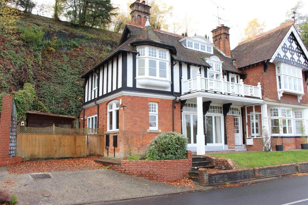 Shooters Hill, Pangbourne, Reading 3 bed semidetached house £595,000