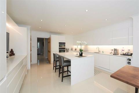 9 Medina Square, Epsom, KT19 7NS