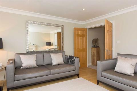 9 Medina Square, Epsom, KT19 7NS