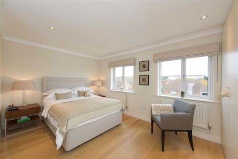 9 Medina Square, Epsom, KT19 7NS