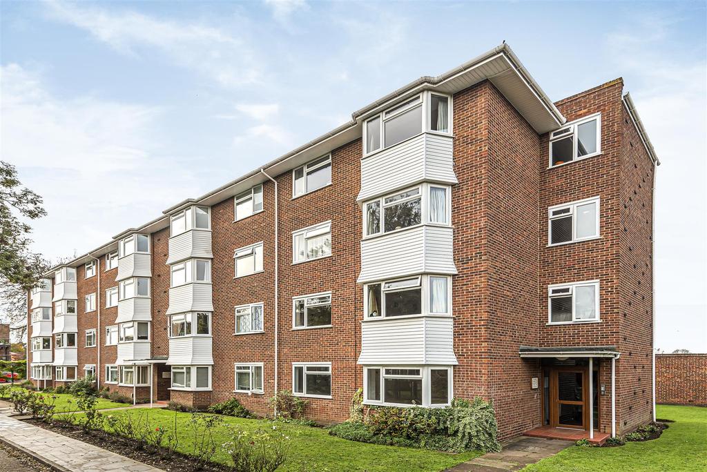 St. Andrews Square, Surbiton 2 bed apartment £440,000