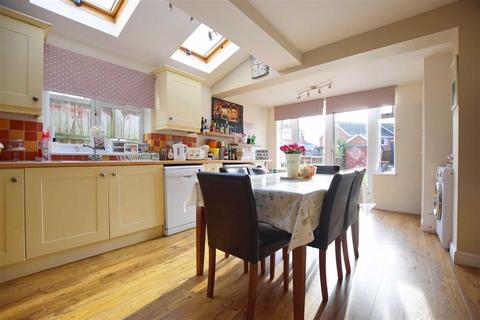 8 Armscroft Road, Gloucester, GL2 0SQ