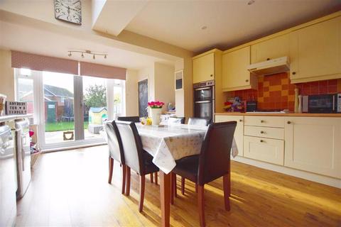 8 Armscroft Road, Gloucester, GL2 0SQ