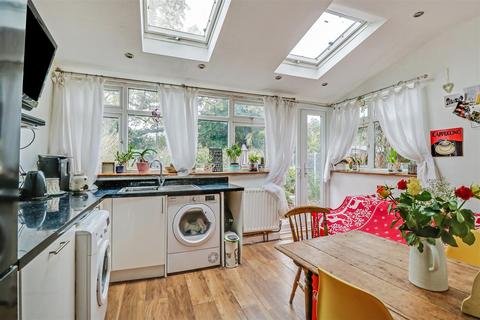 32 Arundel Gardens, Westcliff-on-sea, SS0 0BJ