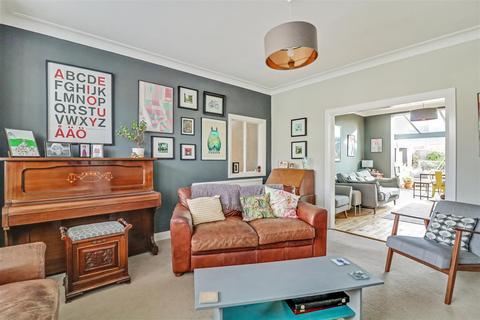 32 Berkeley Gardens, Leigh-on-sea, SS9 2TE