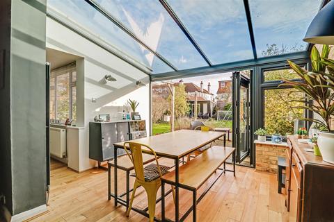 32 Berkeley Gardens, Leigh-on-sea, SS9 2TE